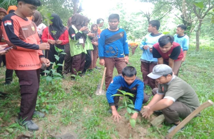 Gelar Pertiwana, Saka Wanabakti Grobogan Tanam 1000 Pohon dan Bersih Sampah
