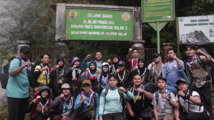 Pramuka IPB University Selenggarakan Pengembaraan Pandega dan Operasi Bersih di Kawah Ratu