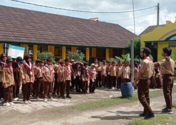Dipandu Pramuka UGM yang Sedang KKN, Gudep SDN Pesisir Kabupaten Serang Kembali Selenggarakan Latihan Pramuka