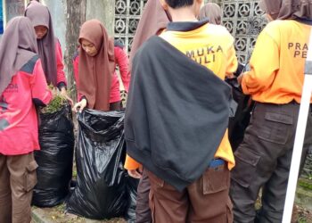 Pramuka Sumpiuh Gelar Aksi “Bersih Praja” Pungut Sampah Tahun Baru