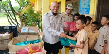 Pramuli Kwarda Jateng Distribusikan Bantuan Paket Buku dan Alat Tulis di SDN Banjarsari Pati