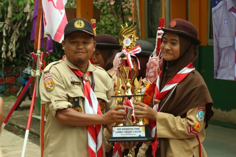 Regu Serigala dari MTs. Nurusaadah dan Regu Raflesia SMPIT Nurulfiqri Wakil Kwarran Tamansari pada Ajang LT III Kwarcab Kabupaten Bogor