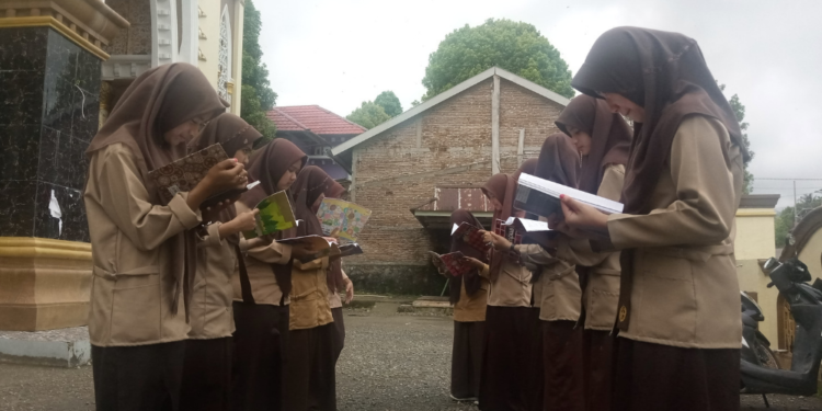 Gudep MA PP Nurul Falah Bulukumba Uji Keterampilan Jadi News Anchor