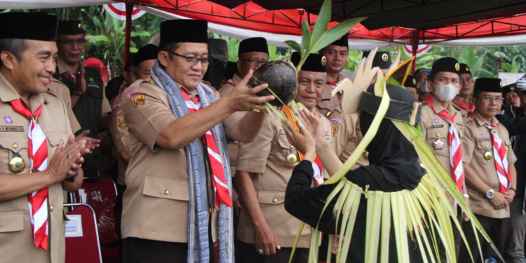 Kak Ade Sugianto : Bawa Terbang Negara ini Jauh di Atas Langit