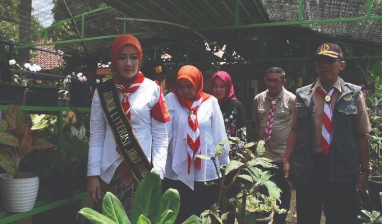 Kak Atalia Tinjau Gerakan Menanam Bersama Insan Pramuka (Gembira) di Kota Banjar
