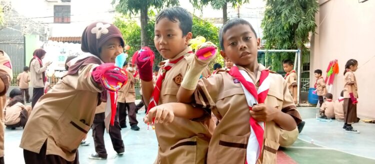 Gelar Pesta Siaga, SDs Budi Harapan Jakarta ajak anggota Pramuka Siaga buat Sock Puppet dan bermain permainan tradisional