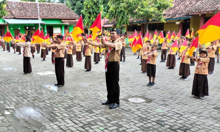 Gudep Pangkalan SDN 1 Termas Rutin Gelar Senam Simaphore