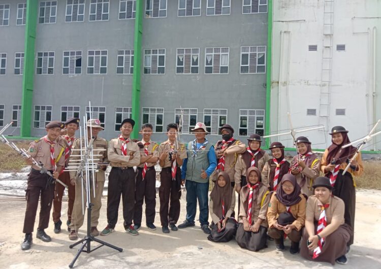 Pramuka Sambas Berpartisipasi Menerima Gambar SSTV 8F166LBP Baden Powell 2023