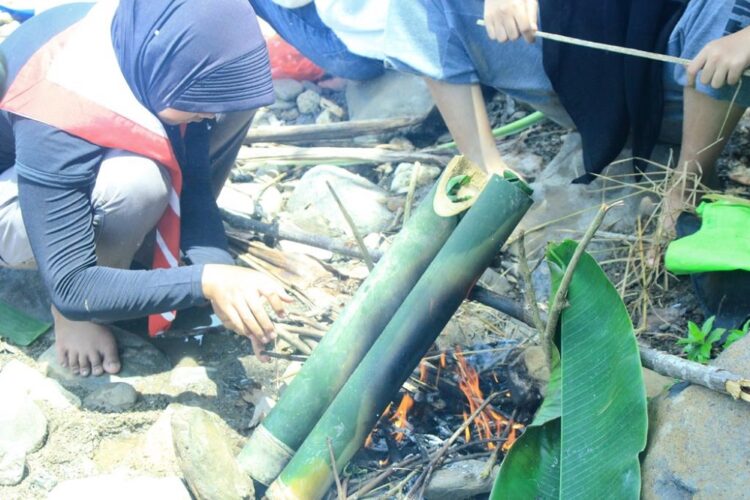 Akhir Pekan Pramuka SMK Bhakti Kencana Citeureup Adakan Masak Rimba