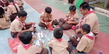 Praktik Buat Ecobrick, Penggalang SDs Budi Harapan Jakarta Diajak untuk Olah Sampah dari Rumah