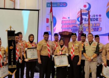 Kwarda Riau Serahkan Hadiah kepada Pemenang Lomba Gudep Ramah Lingkungan