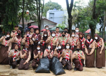 Aksi Bersih Pramuka Penggalang SMPN 37 Jakarta pada Perayaan Founder’s Days 2023