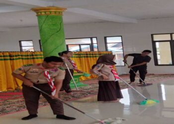 Sambut Bulan Suci Ramadhan, Pramuka Peduli Kwarcab Bolaang Mongondow Timur Bersihkan Masjid