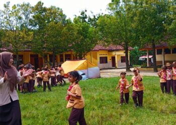 Persari di Pangkalan SDN 2 Truwolu Digelar Dalam Suasana Gembira