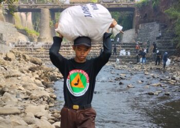 Peringatan Hari Air : Pramuka Peduli Banyumas Ikuti “Resik Kali”