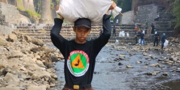 Peringatan Hari Air : Pramuka Peduli Banyumas Ikuti “Resik Kali”