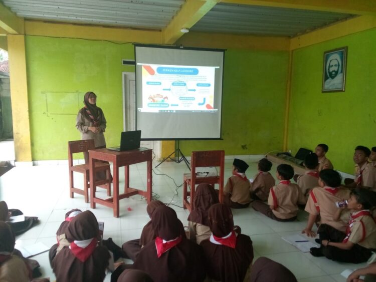 MI Tarbiyatul Huda Kwarran Caringin Adakan Kegiatan Perkemahan Sabtu-Minggu