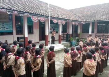 MI Sirojul Wildan Kwarran Caringin Gelar Persami