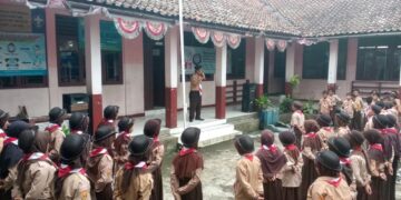 MI Sirojul Wildan Kwarran Caringin Gelar Persami