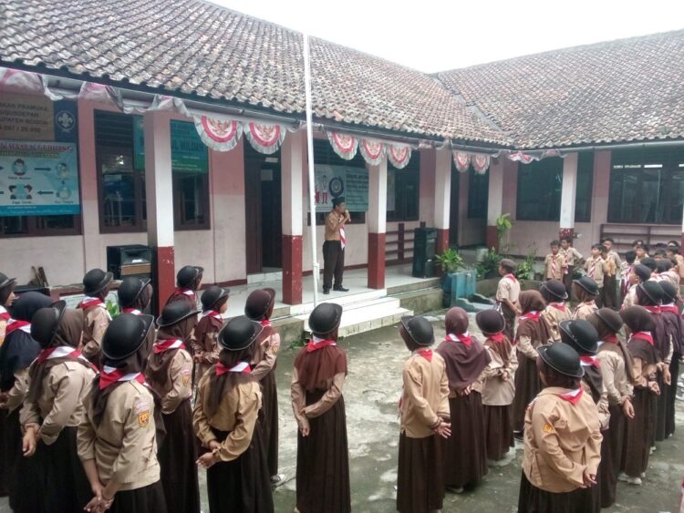 MI Sirojul Wildan Kwarran Caringin Gelar Persami