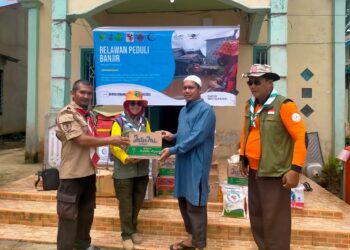 Pramuka Peduli Sambas Gelar Aksi Peduli Banjir di Sejangkung