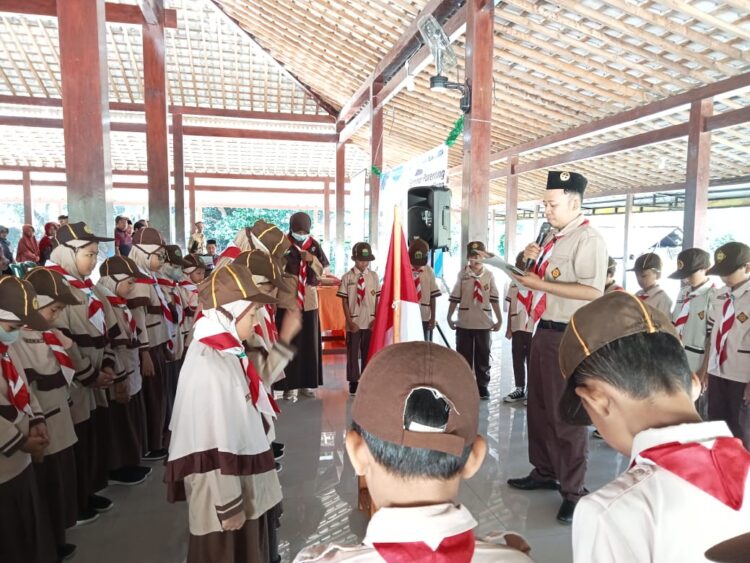 35 Anggota Pramuka SDII Al Abidin Sragen, dilantik menjadi Pramuka Siaga Mula