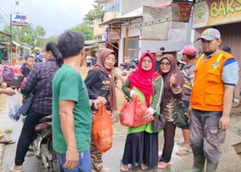 Kwarran Ciasem Bantu Masyarakat Terdampak Banjir