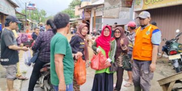 Kwarran Ciasem Bantu Masyarakat Terdampak Banjir