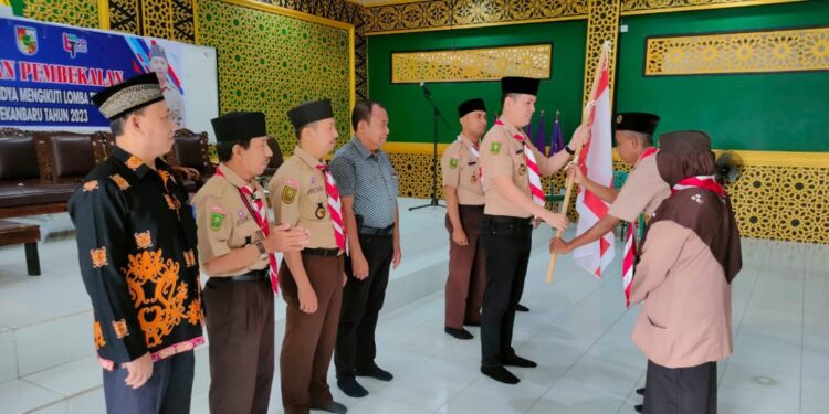 Lepas Kontingen LT-III, Camat Binawidya : Junjung Tinggi Sportivitas