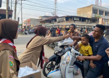Pramuka Peduli Aceh Utara Bagi Takjil Berkah Ramadhan 1444 H