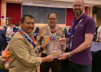 Buku Sejarah Pramuka Diterima Para Tokoh Pramuka Internasional