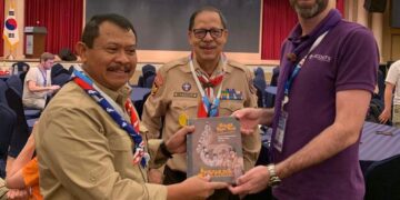 Buku Sejarah Pramuka Diterima Para Tokoh Pramuka Internasional
