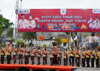Pembukaan Pesta Siaga 2023 Binwil Banyumas di Alun Alun Kabupaten Cilacap dibuka Mabicab Kwarcab Cilacap Kak Yunita Dyah Suminar, SKM, M.Sc, M.Si