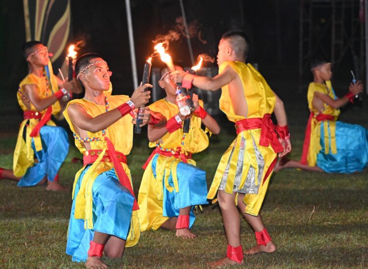 Regu Red Leopard Three Tampil di Malam Pentas Seni LT-V