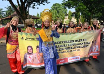 Peserta LT-V Gelar Karnaval Nusantara di TMII
