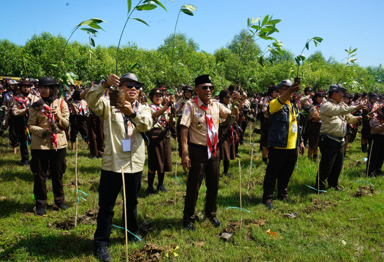 Wujudkan Cinta Alam, Peserta KBN 2023 Tanam Mangrove