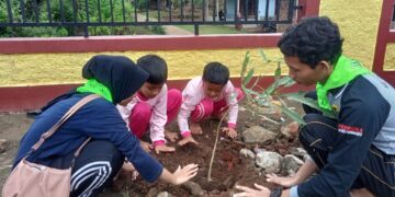 Pramuka Pangkalan UIN SAIZU Purwokerto Inisiasi Gerakan Penghijauan di Lingkungan Sekolah