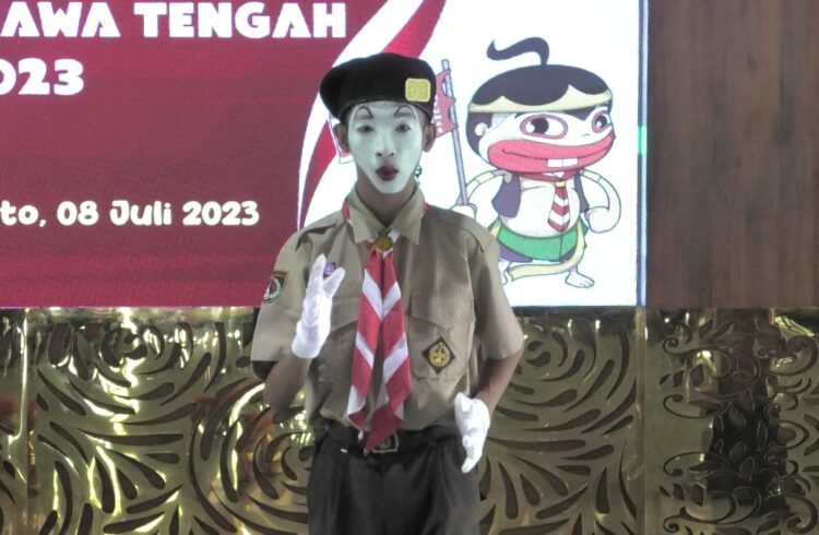 Fauzan, Tampilkan Bakat Pantomim di Hadapan Bupati Banyuma