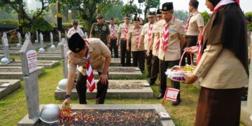 Peringati Hari Pramuka Ke 62, Ka Kwarnas Pimpin Ziarah dan Tabur Bunga di TMP Kalibata