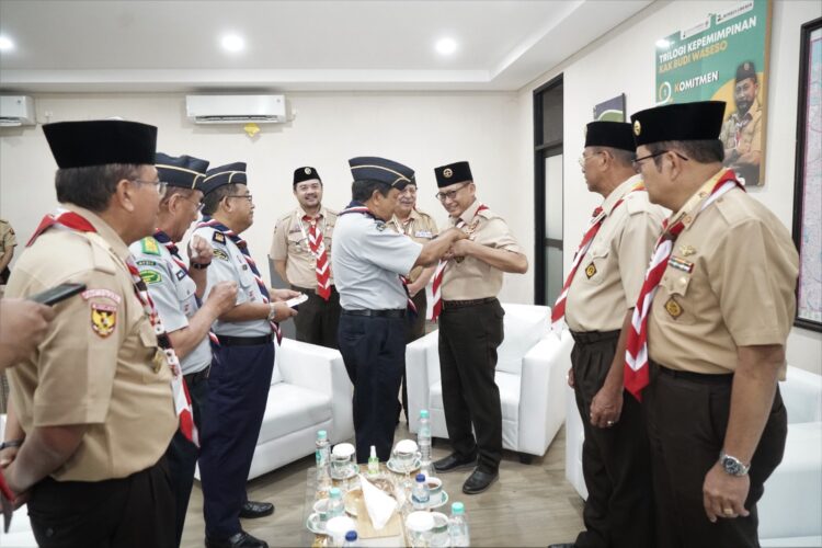 Sejumlah Tokoh Pramuka Terima Pin Peringatan Malaysia