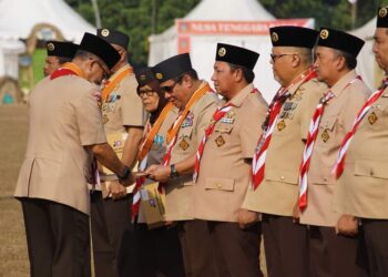 Kak Djufri Efendi Terima Penghargaan Lencana Melati