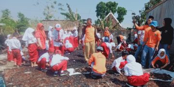 Pramuka Toroh Bantu Korban Kebakaran