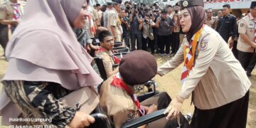 Moment Apel Hari Pramuka,  Kakwarda Lampung Serahkan Bantuan Kepada Masyarakat