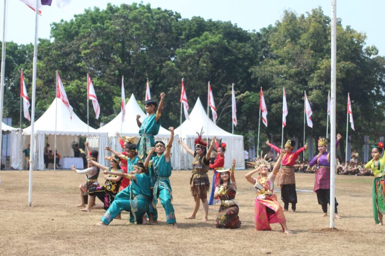 Penampilan Tari Kolosal dan Atraksi Drumband Sukses Meriahkan Upacara Pembukaan Pertinas SBH ke-VI Tahun 2023