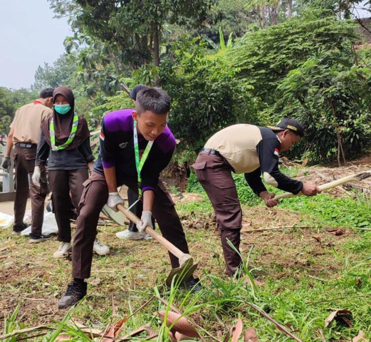 Giat Kerja Bakti Peserta Pertinas SBH VI di Ciwaringin Kota bogor.