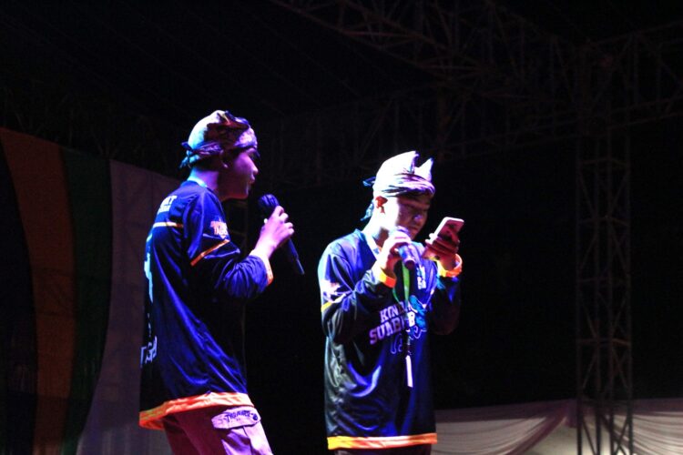 Kontingen Sumatera Barat, Memeriahkan Kegiatan Giat Malam Dengan Nyanyian Lagu.