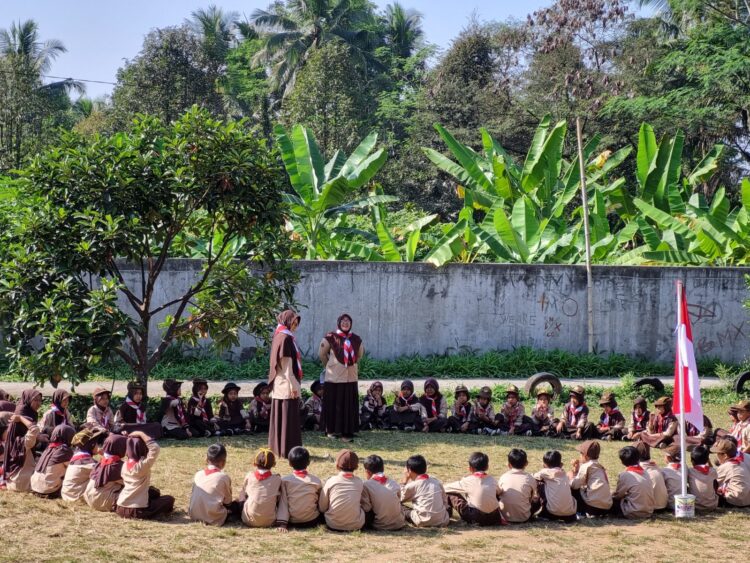 Tingkatkan Kreatifitas dan Kemandiriaan, Pangkalan SDN I Bojong Gelar Persari