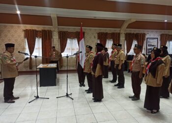 Ketua Kwarcab Lantik Mabisaka dan Pinsaka Kota Pontianak