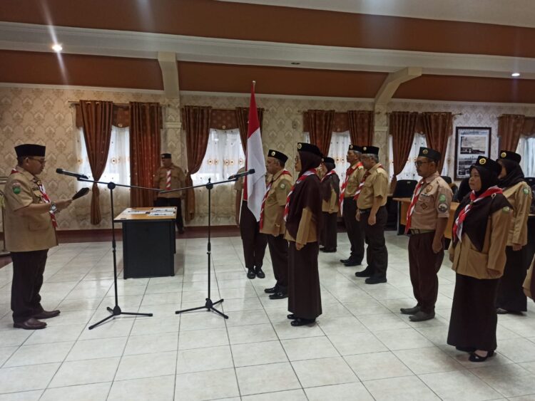 Ketua Kwarcab Lantik Mabisaka dan Pinsaka Kota Pontianak