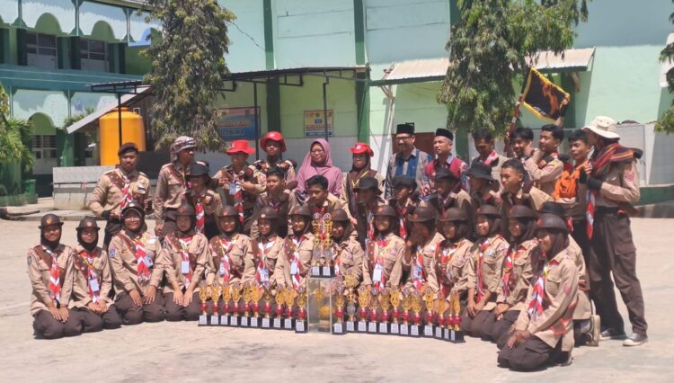 Pramuka MTsN 1 Kota Bima Pertahankan Gelar Juara Umum Kemah Hari Pramuka 2023